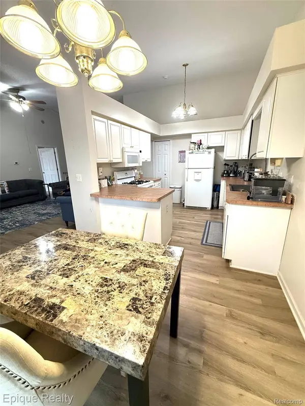 2256 Fairway CIR, Canton Charter Township, MI 48188