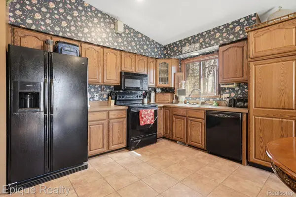 3813 Watuga ST, Commerce Charter Township, MI 48390