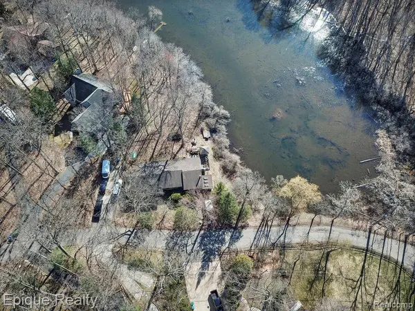 3813 Watuga ST, Commerce Charter Township, MI 48390