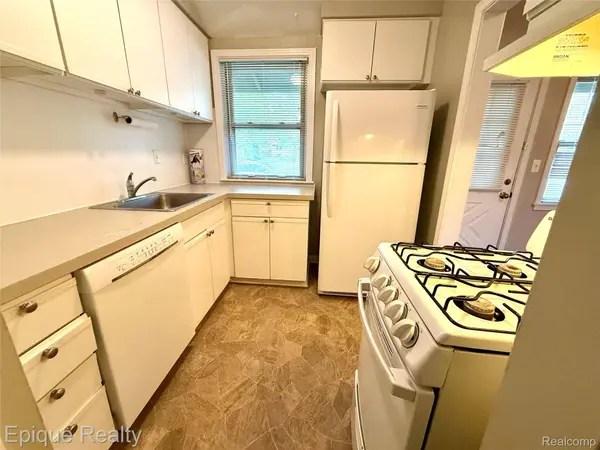 2824 Whitewood ST, Ann Arbor, MI 48104