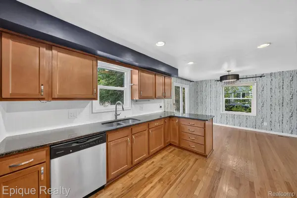303 College ST, Ferndale, MI 48220