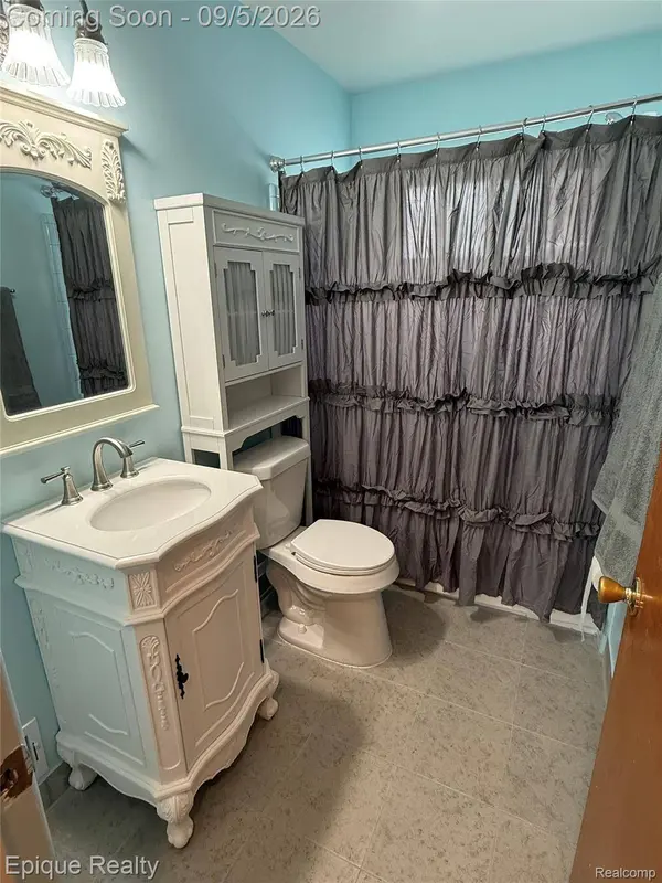 5627 Clippert ST, Dearborn Heights, MI 48125