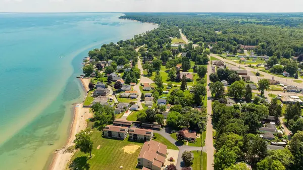 Why Some Lake Huron Waterfront Homes Sell Faster Than Others