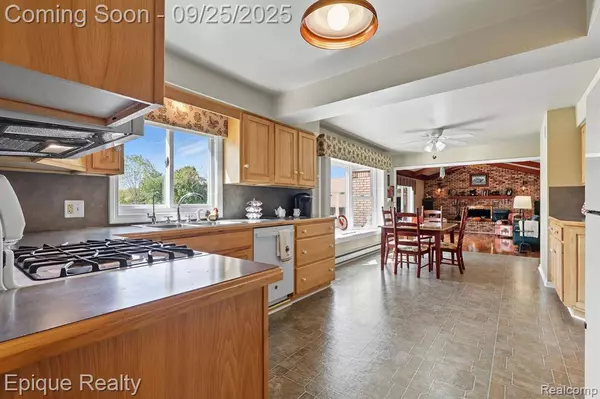 6742 Marsh Road, Cottrellville Twp, MI 48039