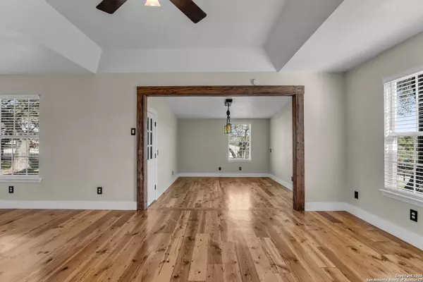 556 Canyon Edge, Canyon Lake, TX 78133