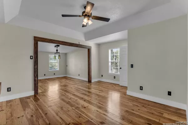 556 Canyon Edge, Canyon Lake, TX 78133