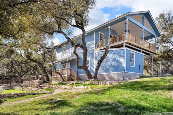 556 Canyon Edge, Canyon Lake, TX 78133