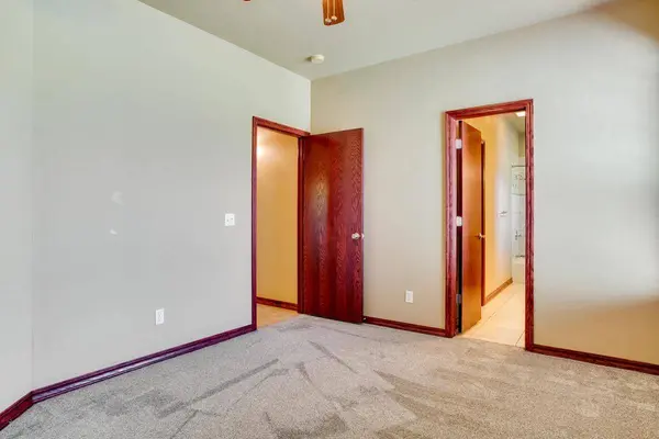 3113 Falcon Crest Dr, Enid, OK 73703