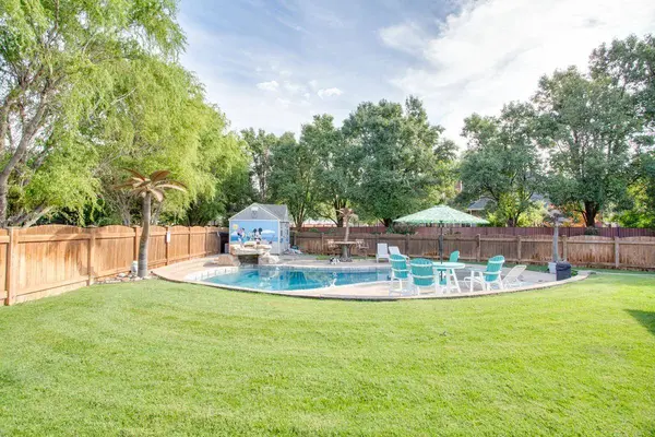 3113 Falcon Crest Dr, Enid, OK 73703