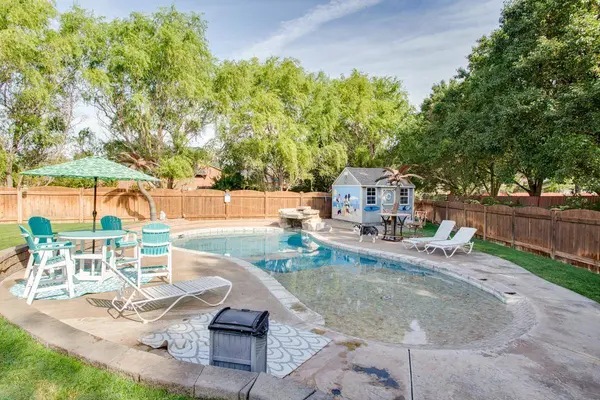 3113 Falcon Crest Dr, Enid, OK 73703