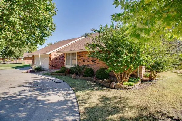 2001 Country Club Dr, Enid, OK 73703