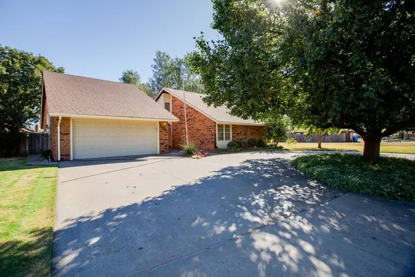 2001 Country Club Dr, Enid, OK 73703