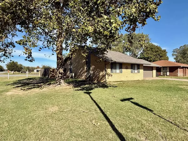 2330 Double Tree Ln, Enid, OK 73703