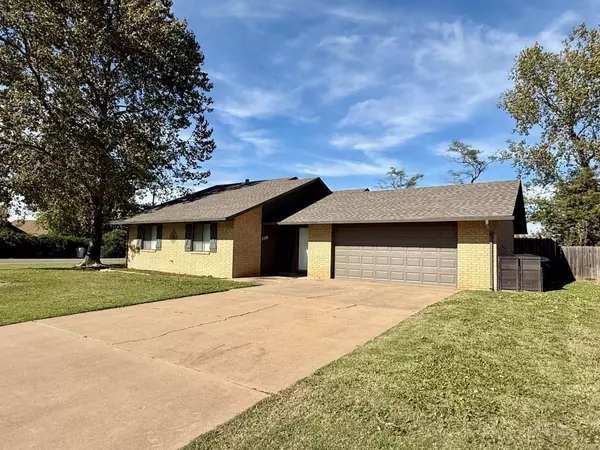2330 Double Tree Ln, Enid, OK 73703