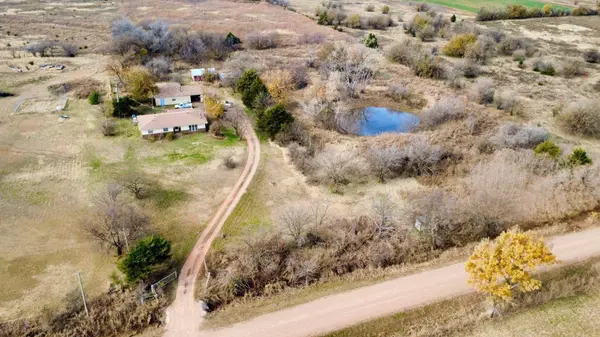 12724 S 16th St, Bison, OK 73720-7302