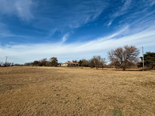 12724 S 16th St, Bison, OK 73720-7302