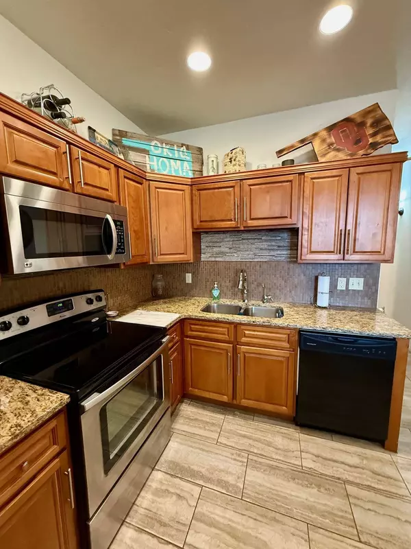 92 Abby Rd, Enid, OK 73701