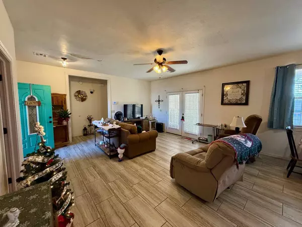 92 Abby Rd, Enid, OK 73701