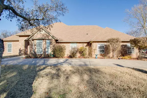 2604 Kelly Rd, Enid, OK 73703