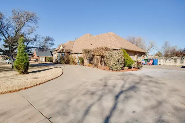 2604 Kelly Rd, Enid, OK 73703