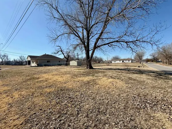 1722 N 3rd St, Enid, OK 73701