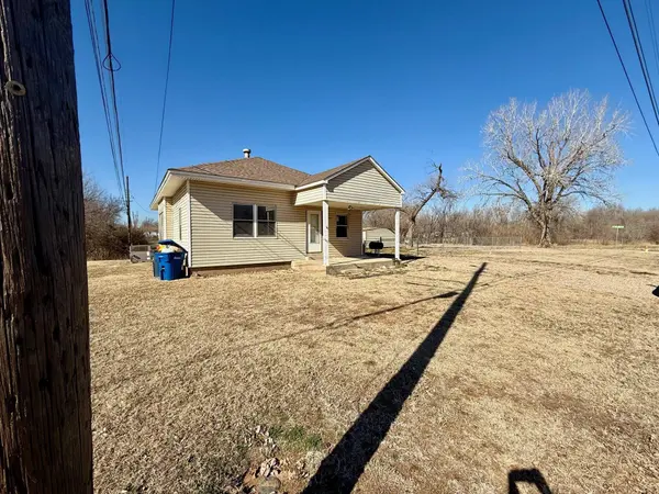 1722 N 3rd St, Enid, OK 73701