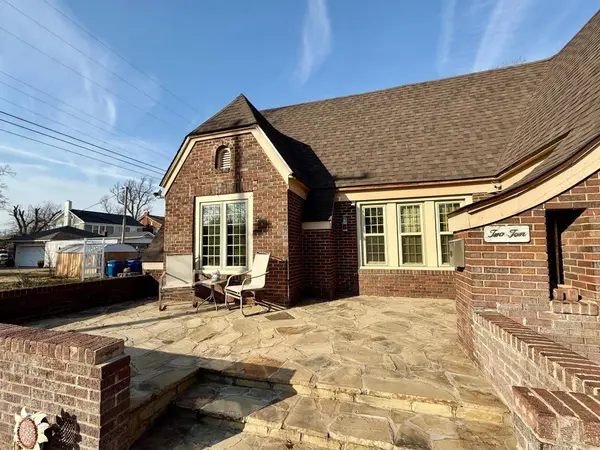 210 S Johnson St, Enid, OK 73703