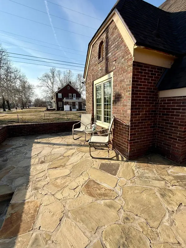 210 S Johnson St, Enid, OK 73703