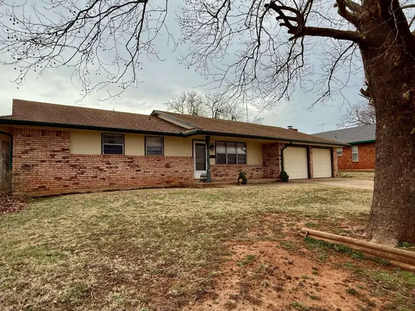 3509 McClaflin Dr, Enid, OK 73701
