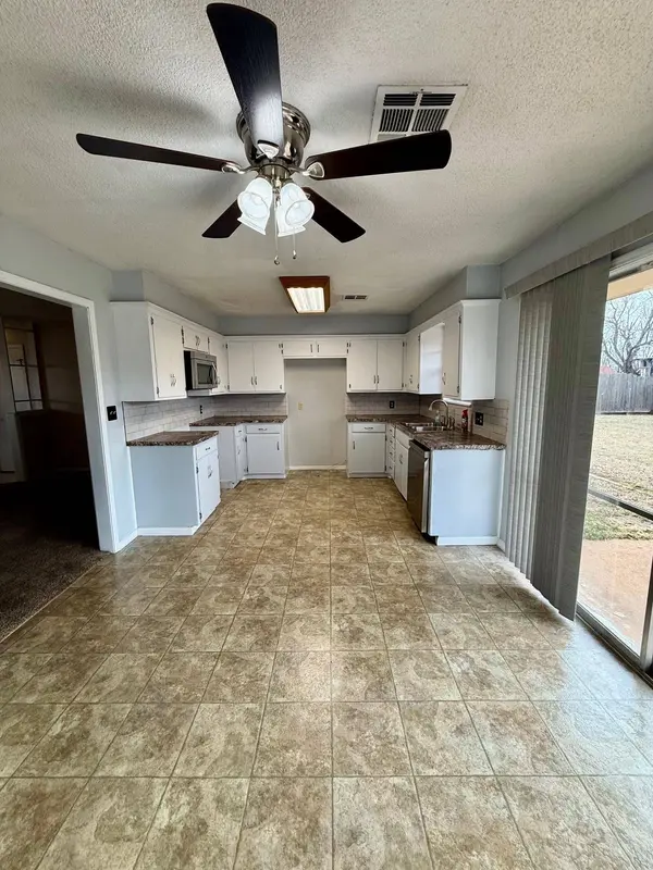 3509 McClaflin Dr, Enid, OK 73701