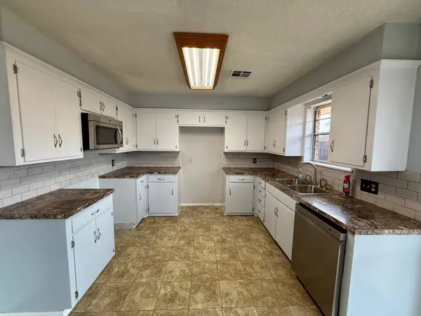 3509 McClaflin Dr, Enid, OK 73701