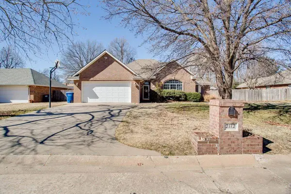 2112 Hunters Hill Dr, Enid, OK 73703