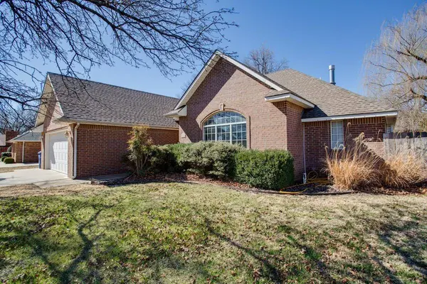 2112 Hunters Hill Dr, Enid, OK 73703