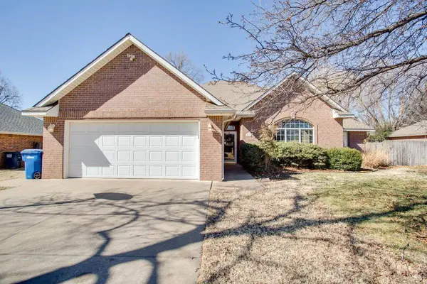 2112 Hunters Hill Dr, Enid, OK 73703