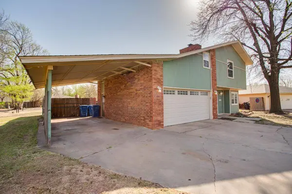 1702 Buckboard Ln, Enid, OK 73703