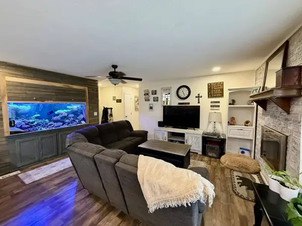 5801 Cedar Ridge Dr, Enid, OK 73703