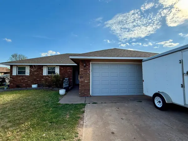 5801 Cedar Ridge Dr, Enid, OK 73703