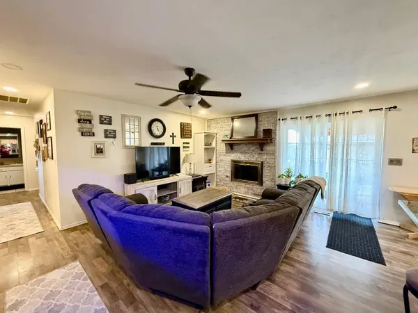 5801 Cedar Ridge Dr, Enid, OK 73703