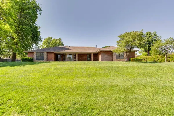 2814 Edgewood Dr, Enid, OK 73703