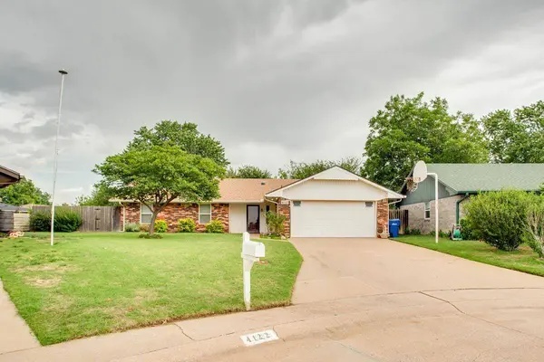 4122 Twilight Ave, Enid, OK 73703