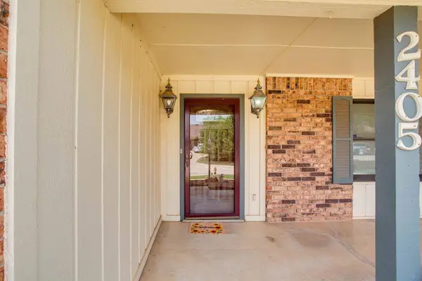 2405 Woodmoor Rd, Enid, OK 73703