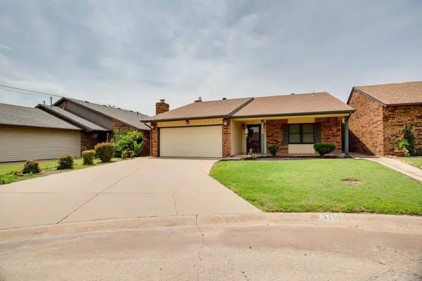 2405 Woodmoor Rd, Enid, OK 73703