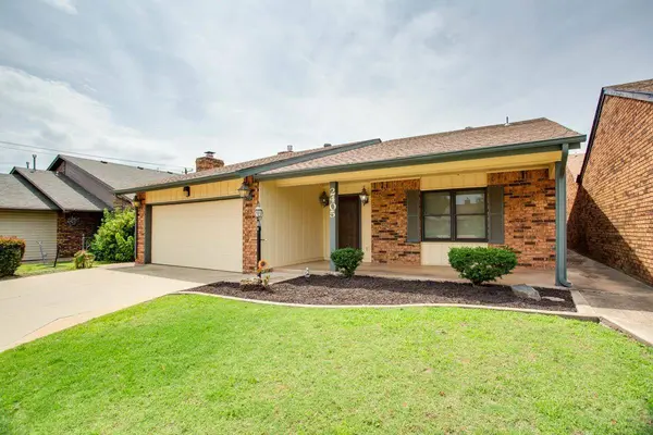 2405 Woodmoor Rd, Enid, OK 73703