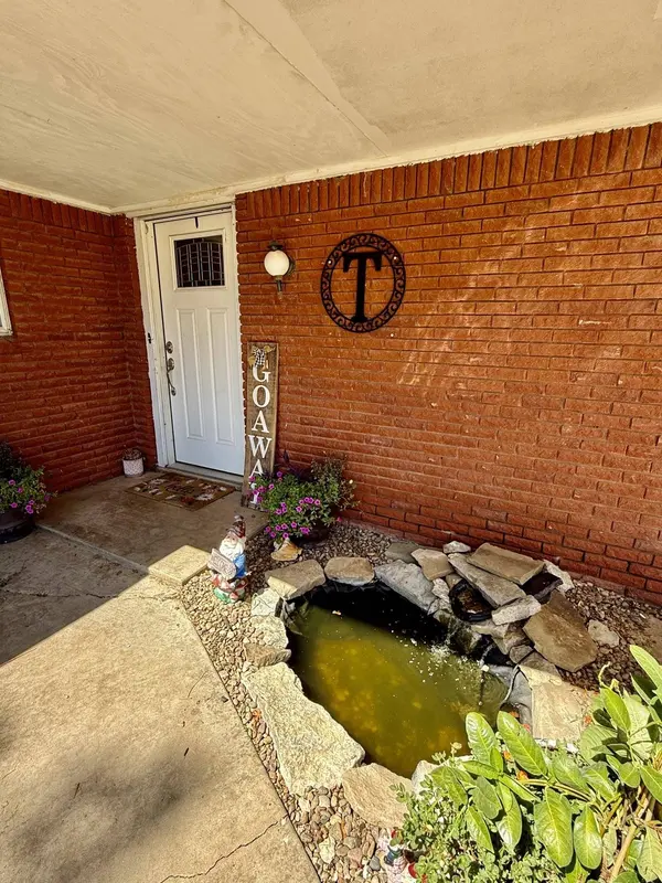 526 Ridgewood St, Enid, OK 73701