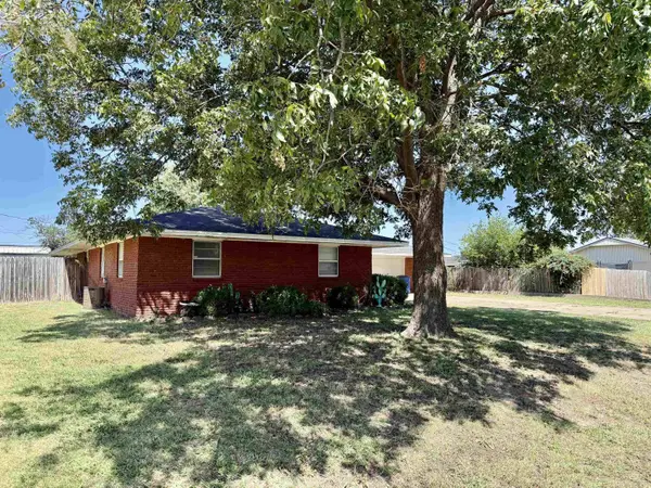 526 Ridgewood St, Enid, OK 73701