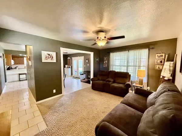 526 Ridgewood St, Enid, OK 73701