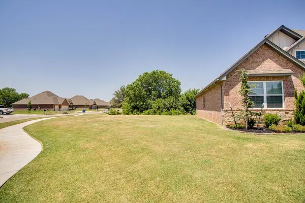 1102 Sawgrass Ln, Enid, OK 73703