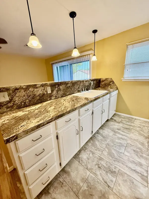 412 N Oakwood Rd, Enid, OK 73703