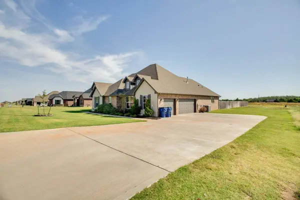 7005 Chisholm Ranch Dr, Enid, OK 73703