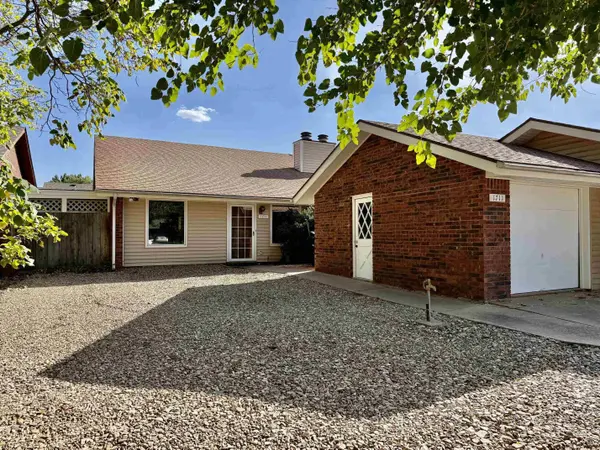 1711 Surrey Ln